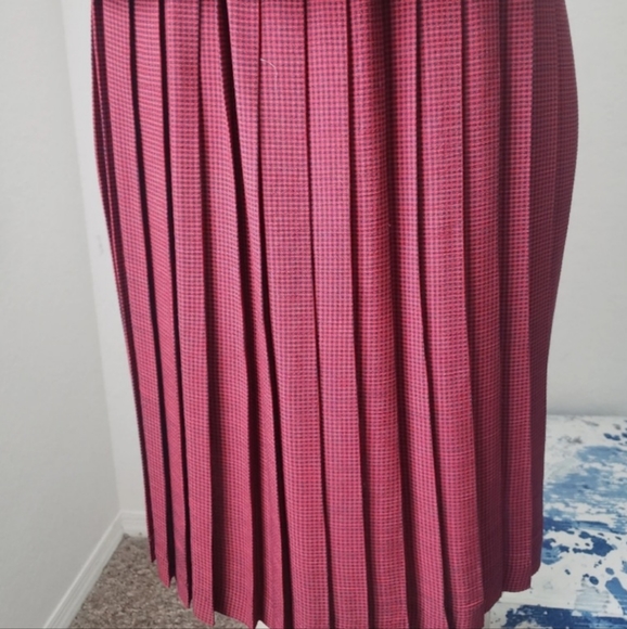 Vintage Petite Sophisticate 2 piece blazer and skirt - Picture 6 of 11